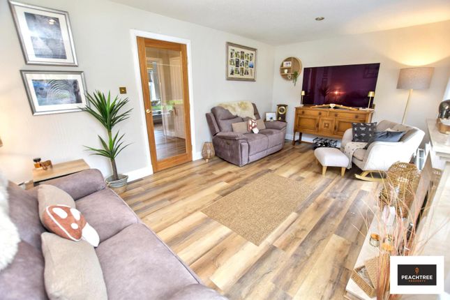 12, Garnie Oval, Renfrewshire photo 4