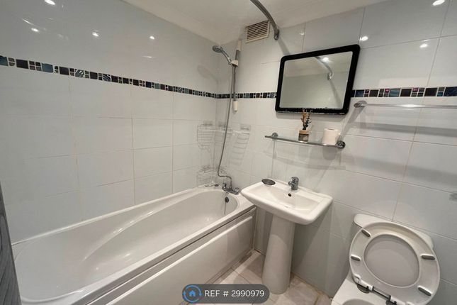 Flat, Greenwich Heights Master Gunner Place, London photo 4