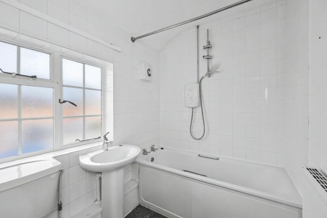 24, School Road, Witham photo 4