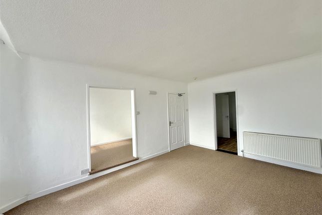 Flat 4, Ael y Don, Victoria Parade, Pwllheli photo 5