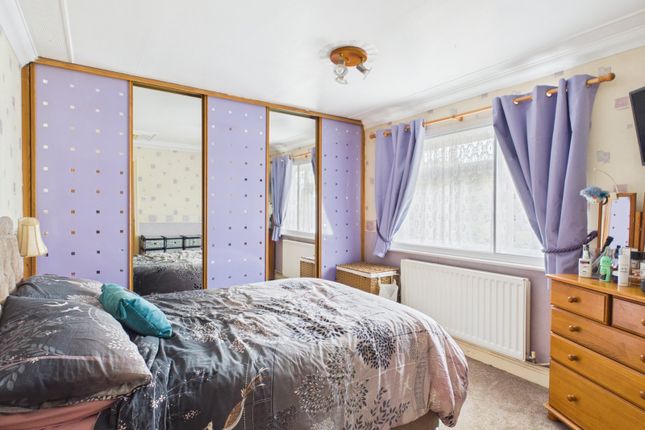 319, Hithermoor Road, Surrey photo 4