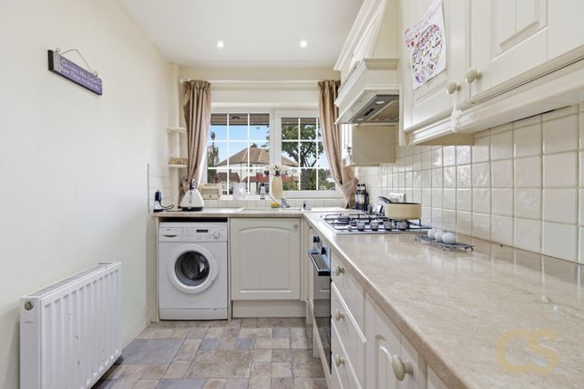 83 Longfield Lane, Cheshunt, Hertfordshire photo 4