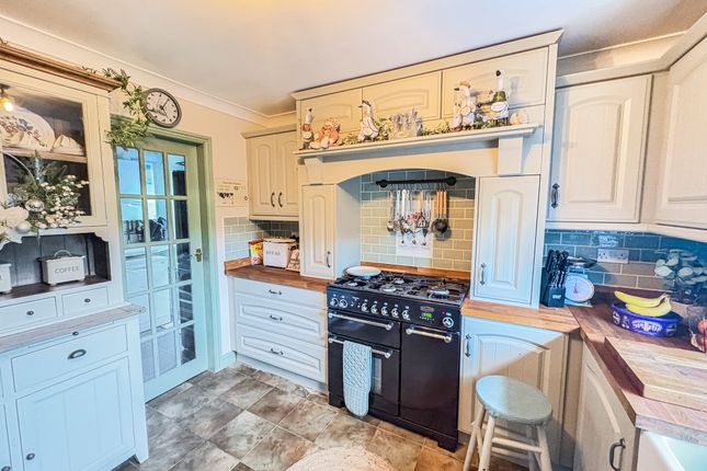 53, Station Avenue, Grimsby photo 4