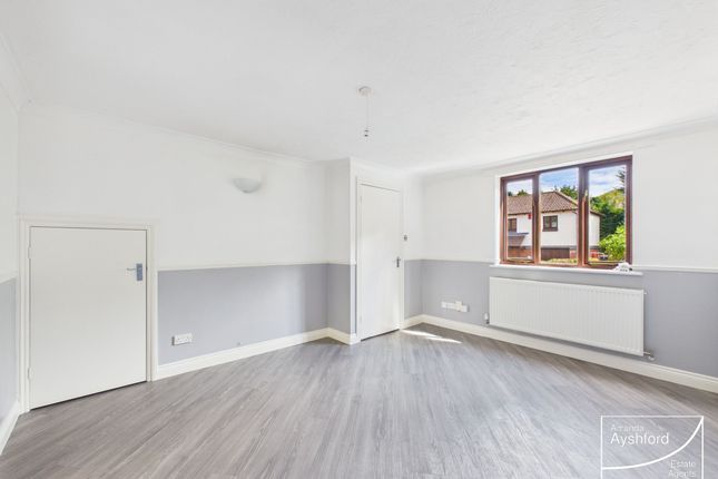 75 Mariners Way, Paignton photo 2