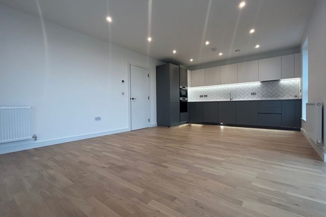Thumbnail Flat for sale in Randolph Road, Southall