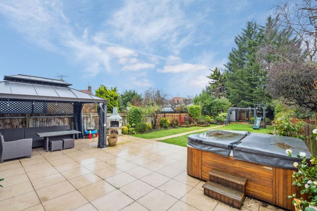5, Evelyn Drive, Pinner photo 2