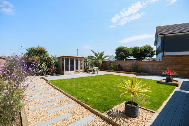 62 Beach Green, Shoreham-By-Sea photo 2