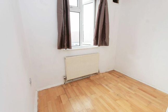 Northcote Avenue, Southall photo 4