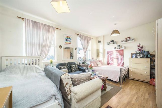 161, Askew Road, London photo 3