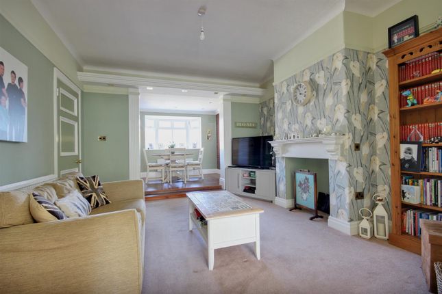 49, Kingston Road, Willerby, Hull photo 3