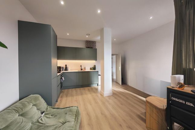 Flat, 6, Peach Street, Wokingham photo 2