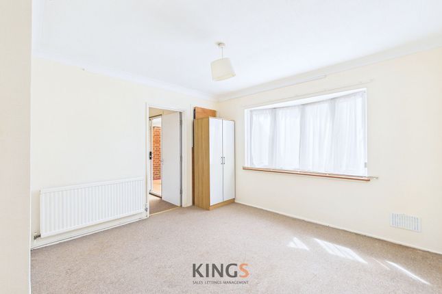 21 Briars Wood, Hatfield photo 3