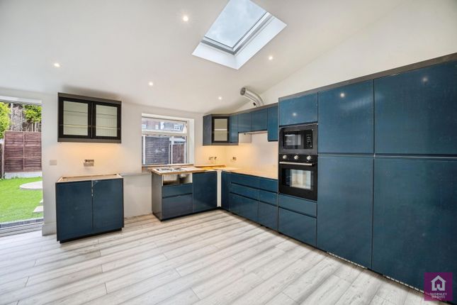 15, Albany Avenue, Greater Manchester photo 3