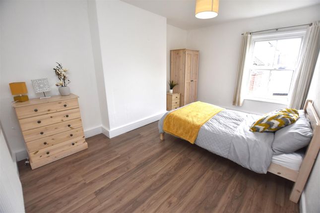 Room 4, 1 St Johns Mews, Worcester photo 3