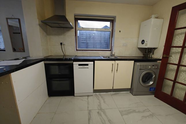 2 Layton Road, HOUNSLOW photo 5