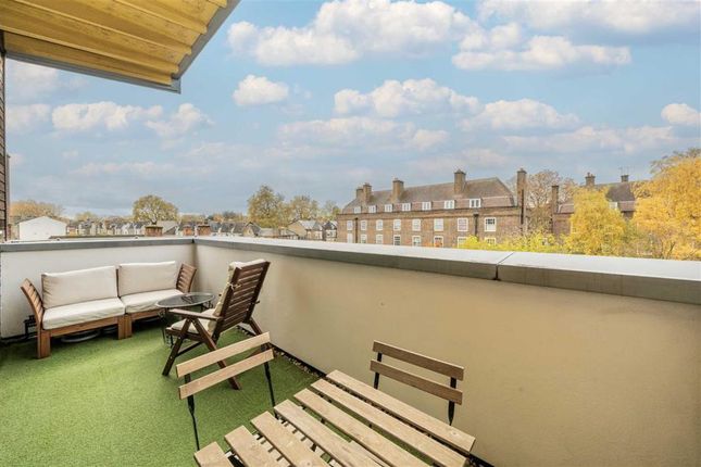 Flat for sale in Union Road, London