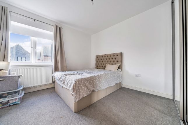 Flat for sale in Nottingham Drive, Kings Hill, West Malling