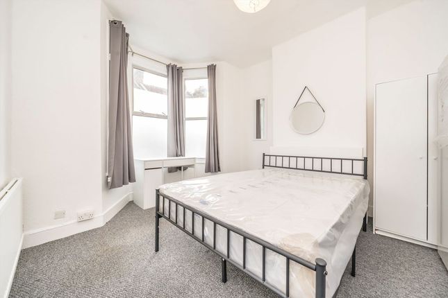 26, Ethnard Road, London photo 2