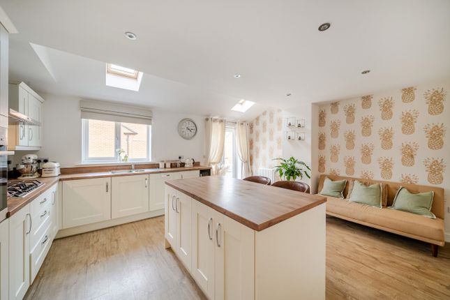 6, Pearce Drive, Oxfordshire photo 3