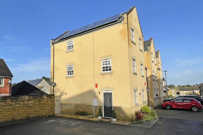 Temeraire Road 85 Front.Jpg