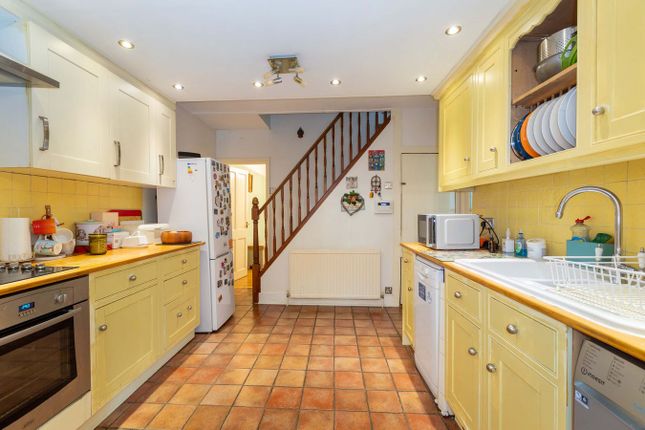 11, Garden Cottages, High Street, Colnbrook photo 2