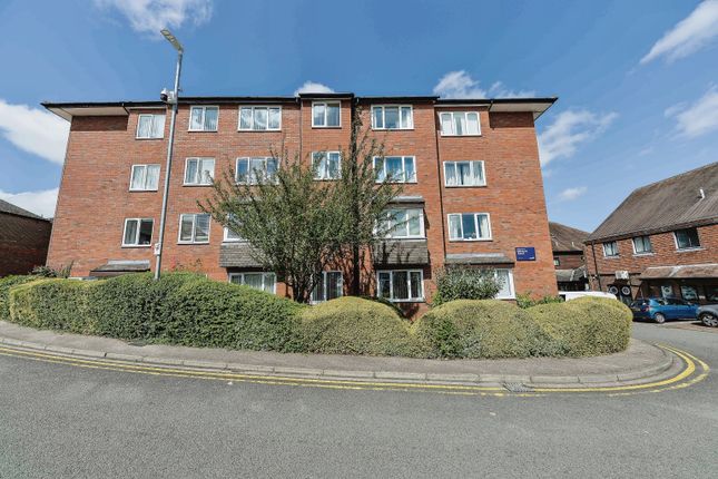 Flat for sale in Albion Street, Dunstable, Bedfordshire