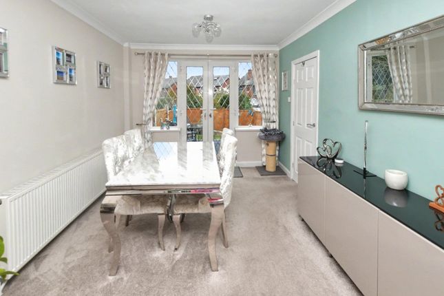 28, Stonebridge Lane, West Yorkshire photo 3