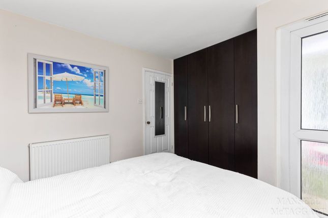 Flat for sale in Fennel Crescent, Crawley