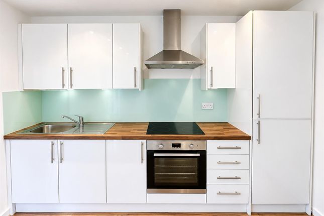 10, Adelaide Close, Slough photo 3
