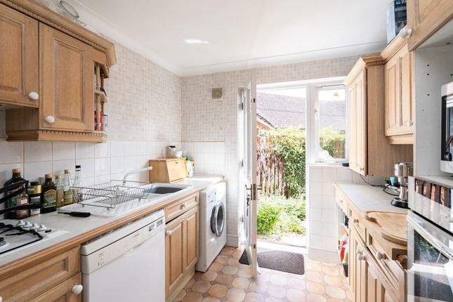 17, Middle Street, Betchworth photo 4