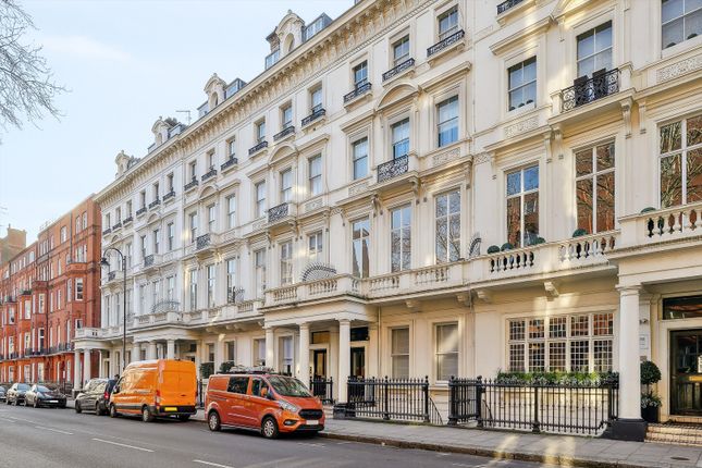 Flat to rent in Palace Gate, Kensington, London