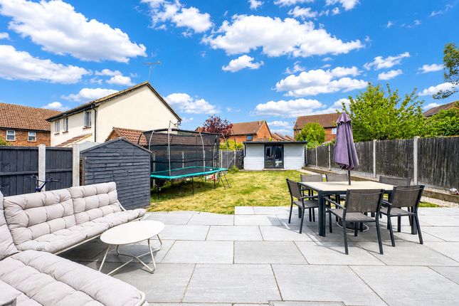 10, Romsey Close, Hockley photo 3
