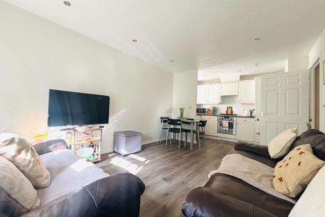 4 Lerwick Court, Bressay Drive, Mill Hill, NW7, London photo 4