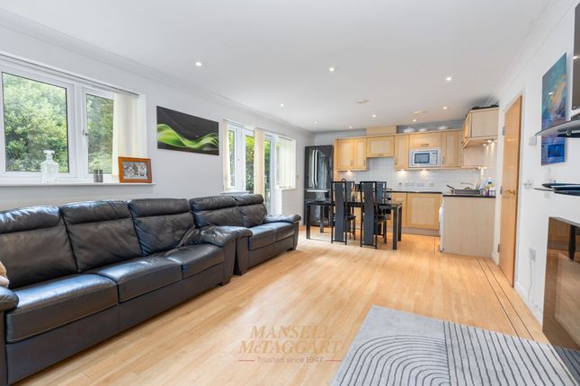 Flat 8, Lampson Court Copthorne Common Road, Crawley photo 4