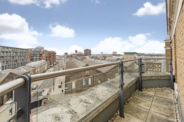 Flat to rent in Building 22, Cadogan Road, Royal Arsenal