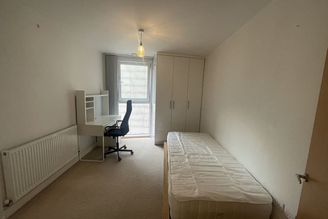 Flat to rent in Oceanis Apartments, Seagull Lane, London