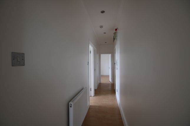 Flat 1, 126, High Road, London photo 3