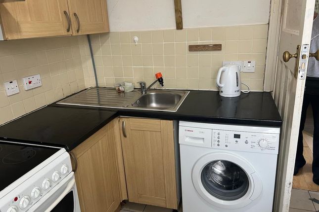 Penderel Road, Hounslow photo 4