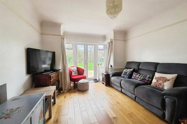 126, Frog Grove Lane, Guildford photo 3