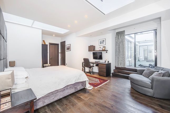 Penthouse for sale in Pickfords Wharf Apartments, Clink Street, London
