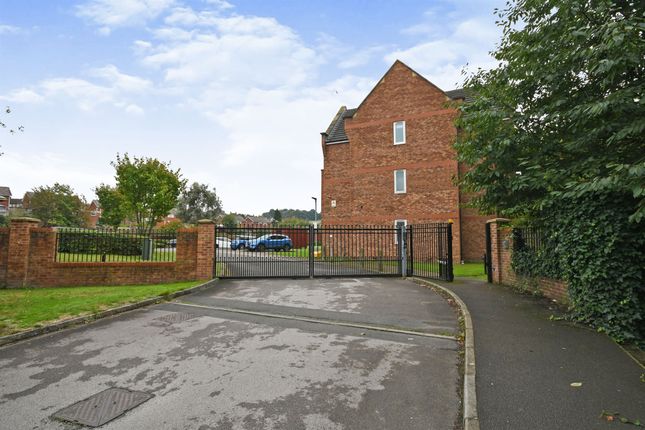 Flat for sale in Tapton Lock Hill, Chesterfield