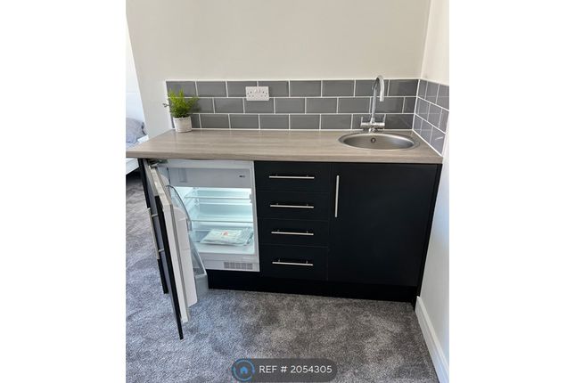 Room to rent in Milton Road, Portsmouth
