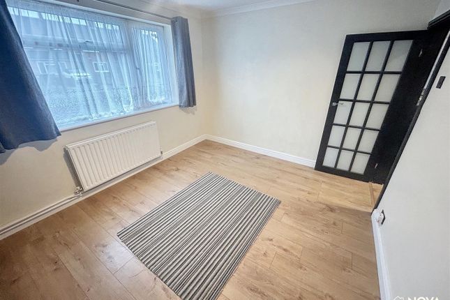 5, Briar Close, Luton photo 4