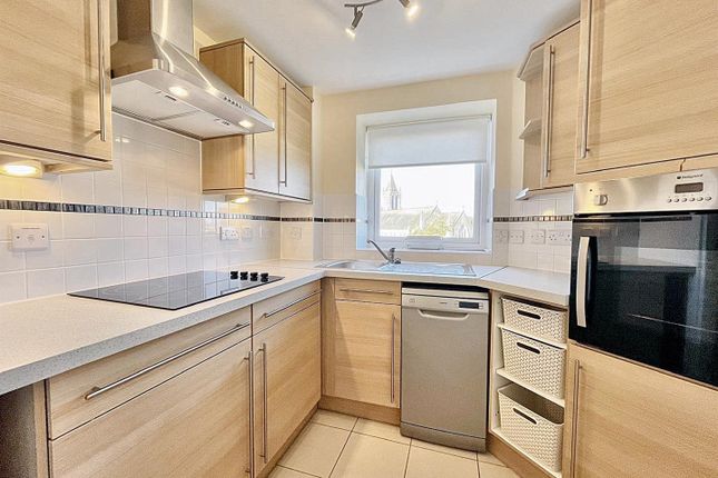 48, Martello Court, 3 - 15 Jevington Gardens, Eastbourne photo 3