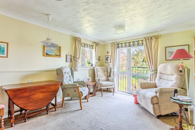 58, Peelers Court, Bridport photo 2
