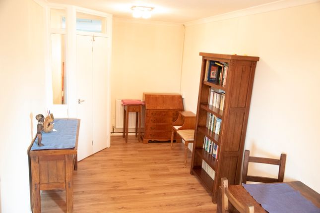 Flat to rent in Moss Bank, Cambridge