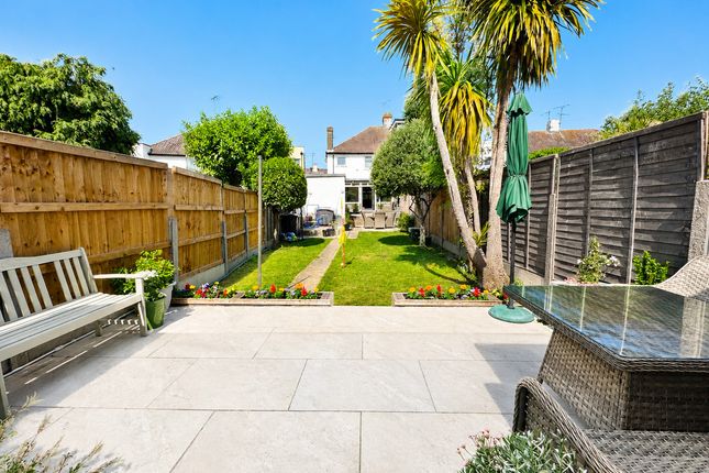 8, Brendon Way, Westcliff on Sea photo 2