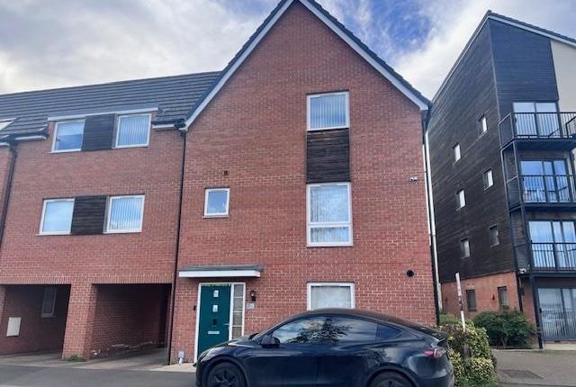 Thumbnail Town house to rent in Putman Street, Aylesbury