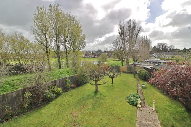 10, Woodlands Grove, Waterlooville photo 2