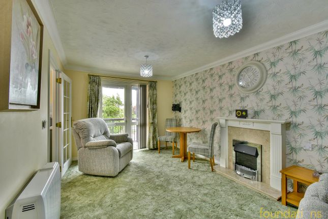 Llewelyn Lodge, Cooden Drive, Bexhill-on-Sea photo 4